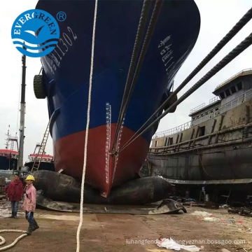 chantier naval bateau de mise à l&#39;eau flottant et remplissant airbag